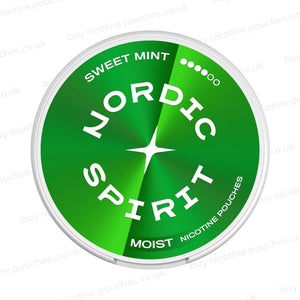 Round nicotine pouch can with green Nordic Spirit Sweet Mint 4-dot branding on a white background.